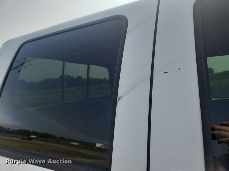 image for item OK9571 2003 Ford F350 Super Duty Lariat  Crew Cab pickup truck