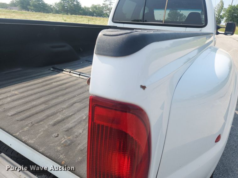 image for item OK9571 2003 Ford F350 Super Duty Lariat  Crew Cab pickup truck