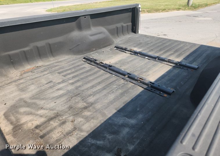 image for item OK9571 2003 Ford F350 Super Duty Lariat  Crew Cab pickup truck