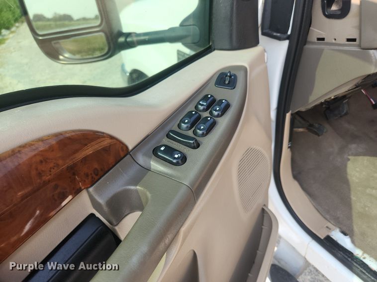 image for item OK9571 2003 Ford F350 Super Duty Lariat  Crew Cab pickup truck