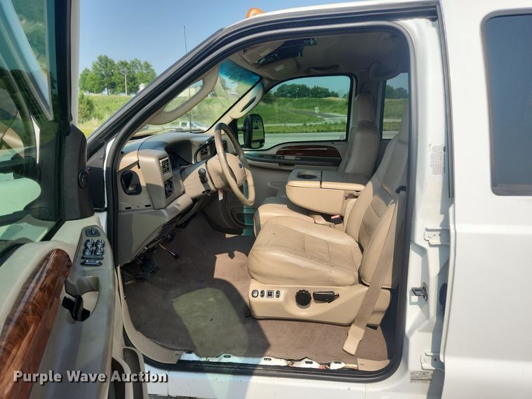 image for item OK9571 2003 Ford F350 Super Duty Lariat  Crew Cab pickup truck