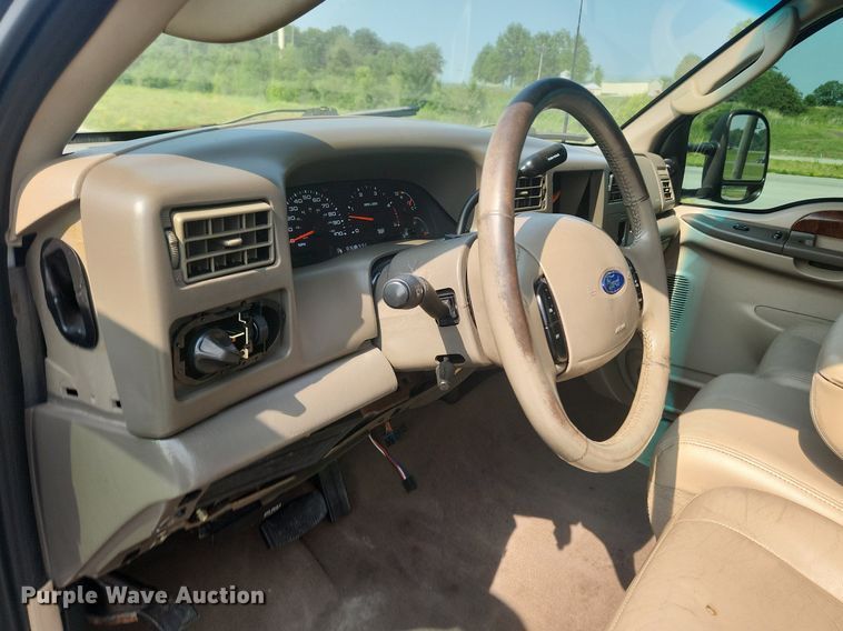 image for item OK9571 2003 Ford F350 Super Duty Lariat  Crew Cab pickup truck