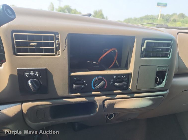 image for item OK9571 2003 Ford F350 Super Duty Lariat  Crew Cab pickup truck