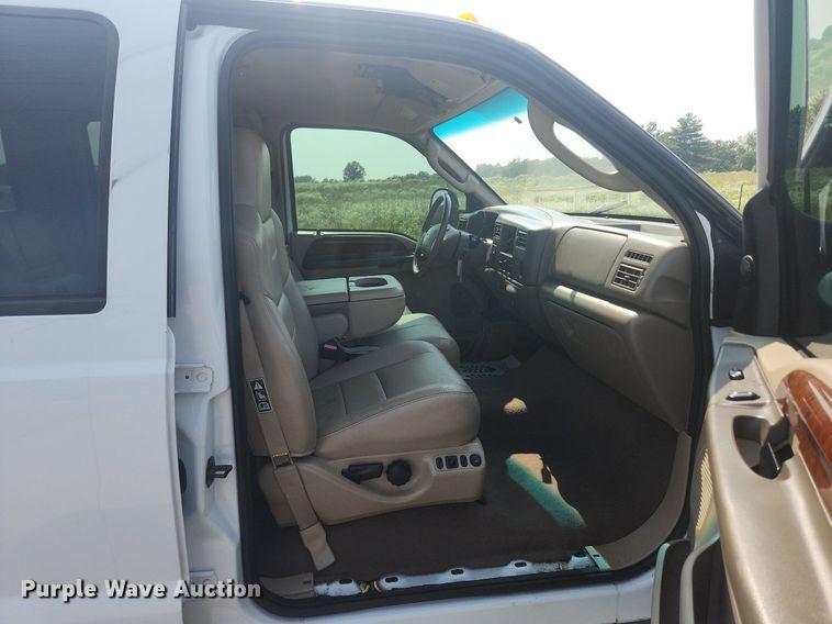 image for item OK9571 2003 Ford F350 Super Duty Lariat  Crew Cab pickup truck