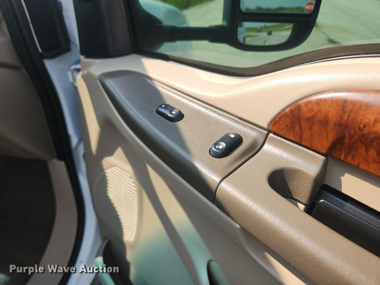 image for item OK9571 2003 Ford F350 Super Duty Lariat  Crew Cab pickup truck