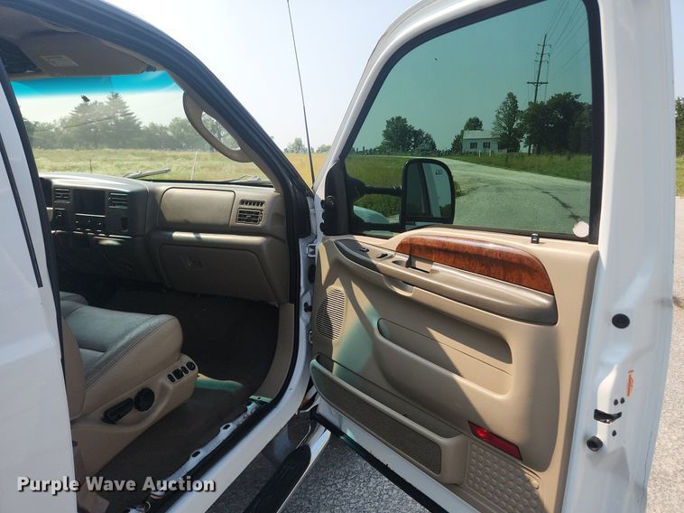 image for item OK9571 2003 Ford F350 Super Duty Lariat  Crew Cab pickup truck