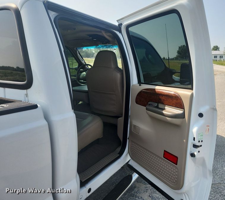 image for item OK9571 2003 Ford F350 Super Duty Lariat  Crew Cab pickup truck