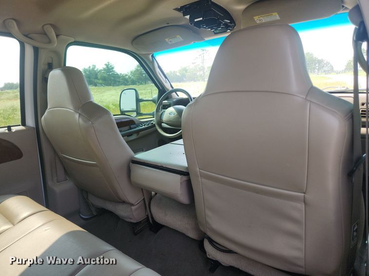 image for item OK9571 2003 Ford F350 Super Duty Lariat  Crew Cab pickup truck