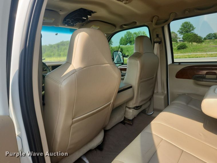 image for item OK9571 2003 Ford F350 Super Duty Lariat  Crew Cab pickup truck