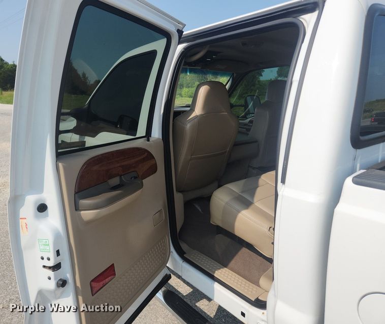 image for item OK9571 2003 Ford F350 Super Duty Lariat  Crew Cab pickup truck