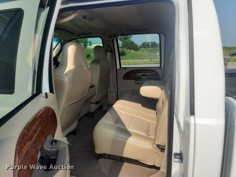 image for item OK9571 2003 Ford F350 Super Duty Lariat  Crew Cab pickup truck