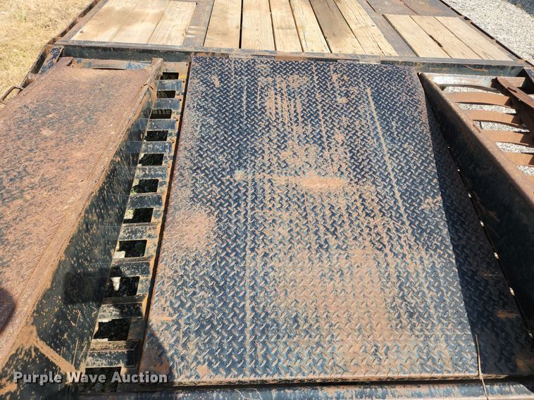 image for item OK9585 2013 Big Tex 22GN-28BK+5CP  equipment trailer