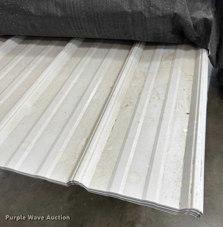 image for item ZA0250 (44) sheets of metal siding/roofing