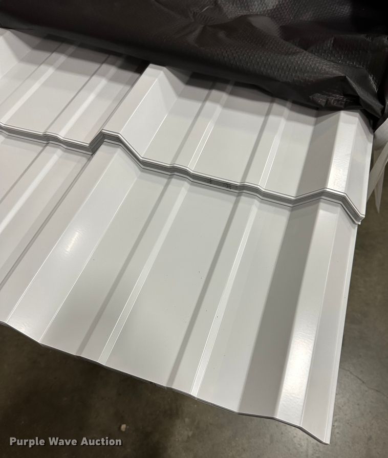 image for item ZA0251 (37) sheets of metal siding/roofing