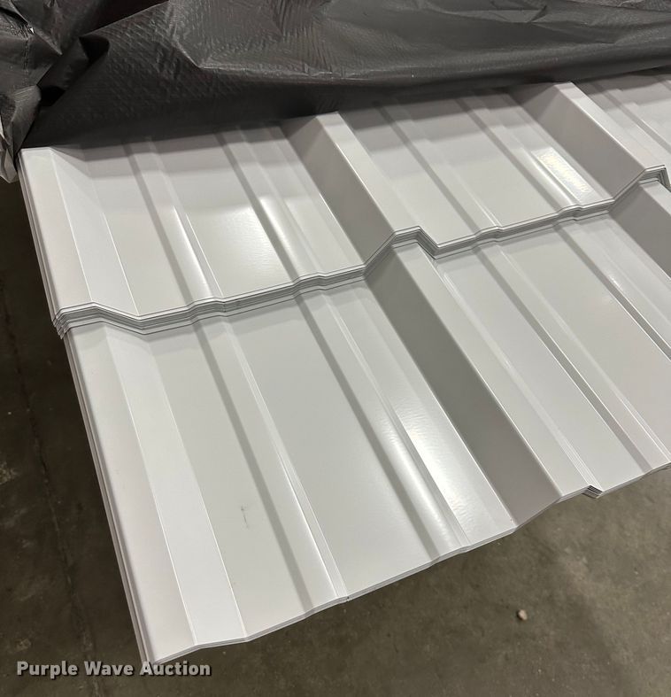 image for item ZA0251 (37) sheets of metal siding/roofing