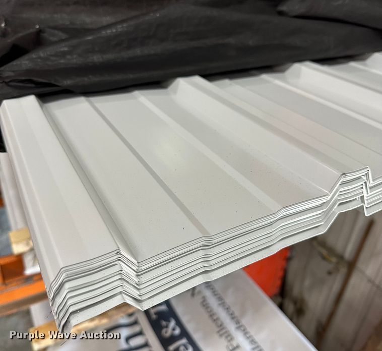 image for item ZA0253 (42) sheets of metal siding/roofing