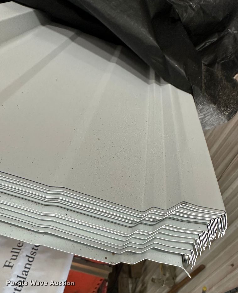 image for item ZA0253 (42) sheets of metal siding/roofing