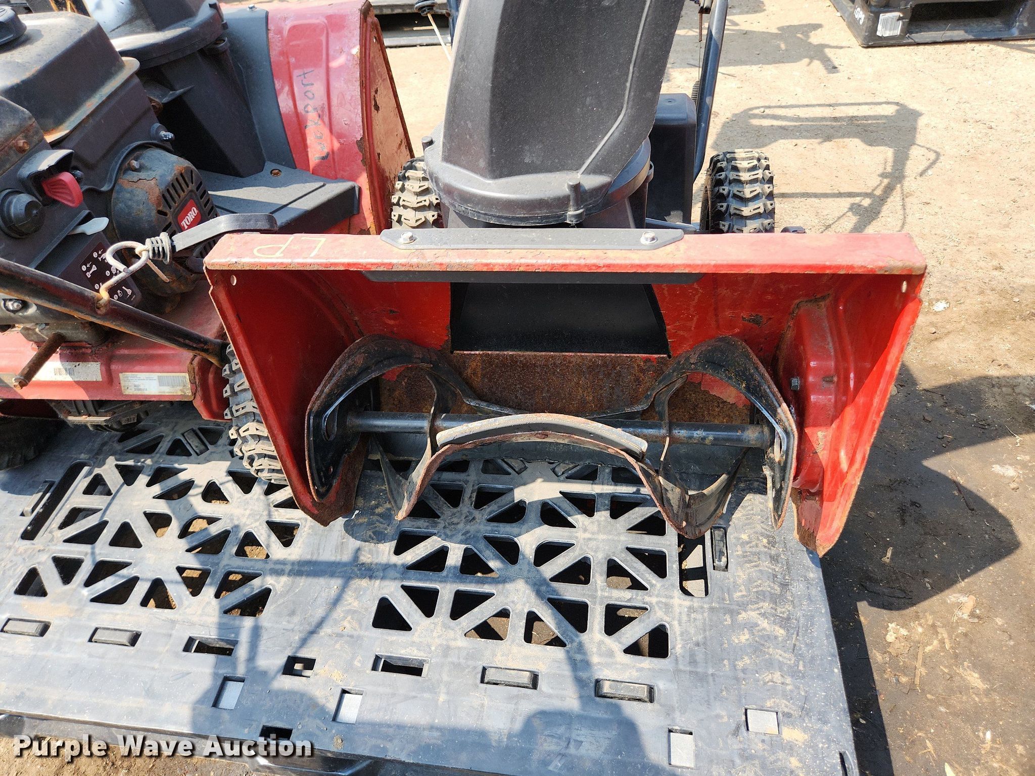 (2) Toro Snowmaster 724 ZXR snow blowers in Elgin, IL Item DS8936