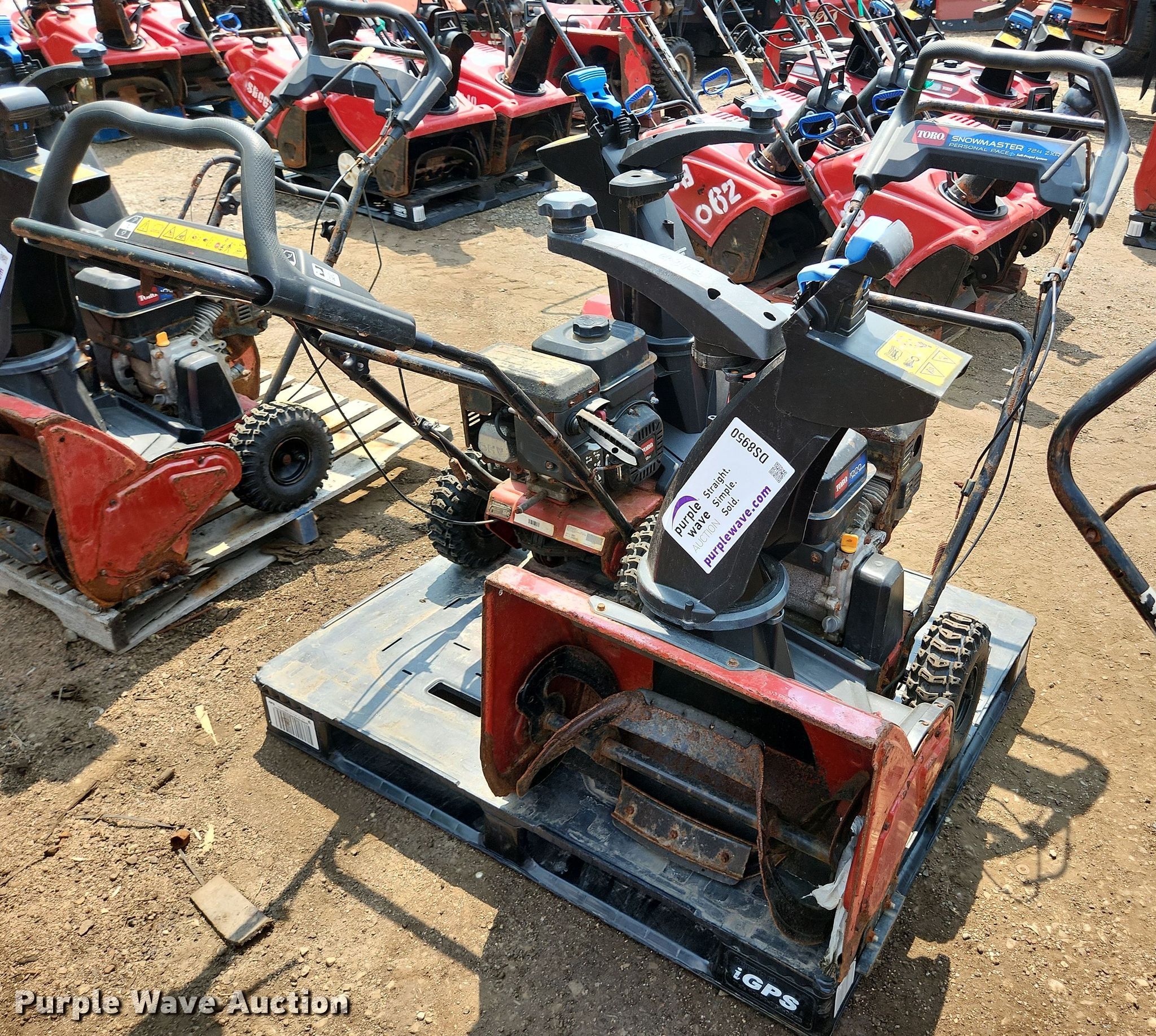 (2) Toro Snowmaster 724 ZXR snow blowers in Elgin, IL Item DS8950 for
