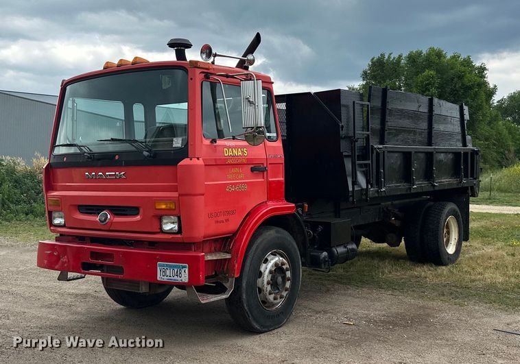 image for item AF9651 1999 Mack Manager  dump truck