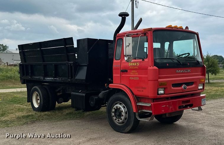 image for item AF9651 1999 Mack Manager  dump truck