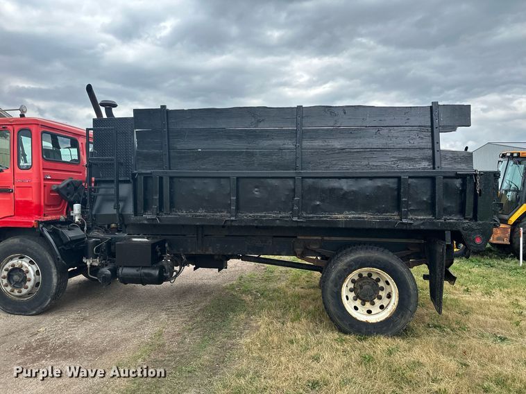 image for item AF9651 1999 Mack Manager  dump truck