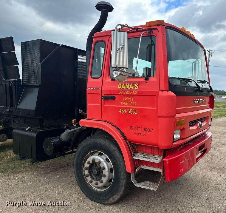 image for item AF9651 1999 Mack Manager  dump truck