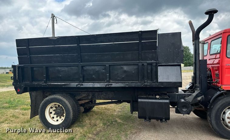 image for item AF9651 1999 Mack Manager  dump truck