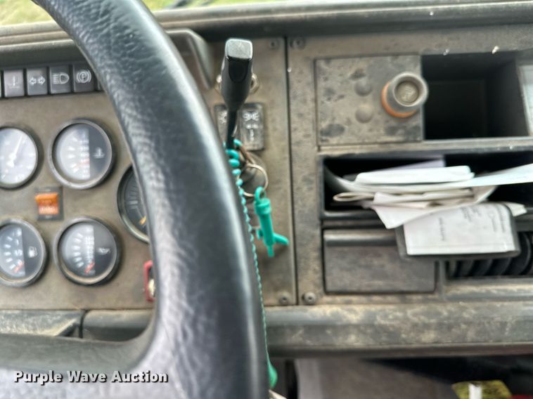 image for item AF9651 1999 Mack Manager  dump truck