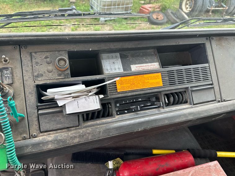 image for item AF9651 1999 Mack Manager  dump truck