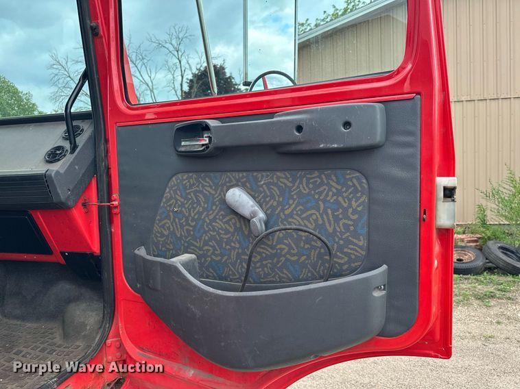 image for item AF9651 1999 Mack Manager  dump truck