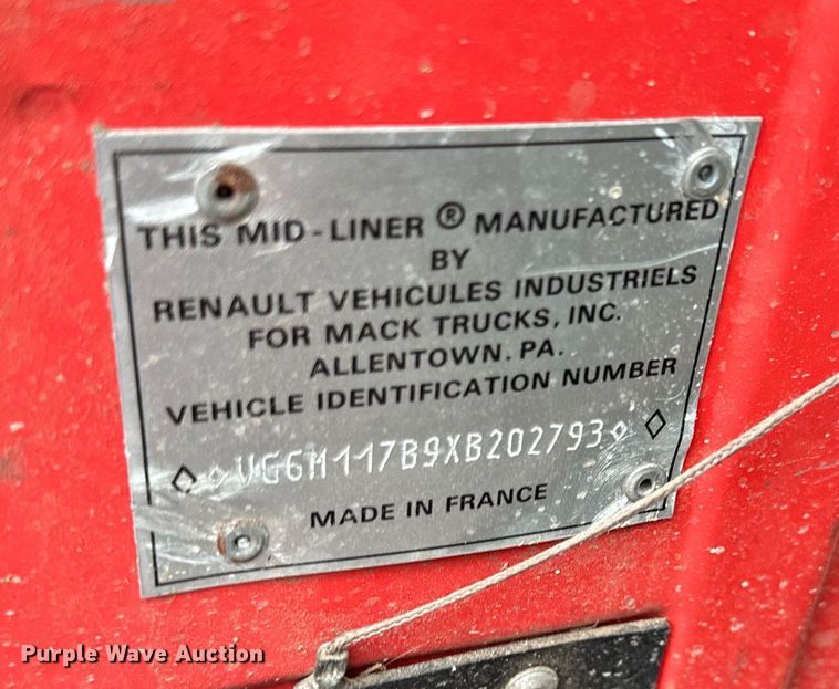 image for item AF9651 1999 Mack Manager  dump truck