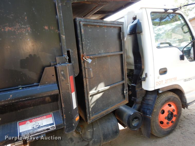 image for item AF9654 1996 Isuzu NPR  dump truck