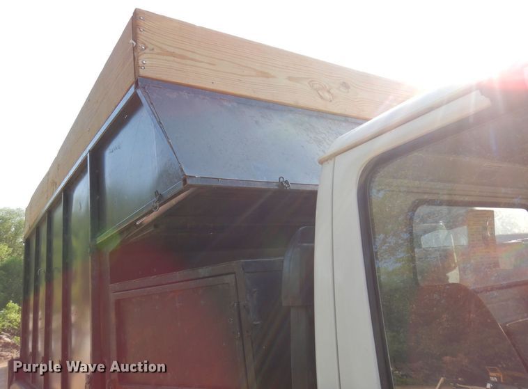 image for item AF9654 1996 Isuzu NPR  dump truck