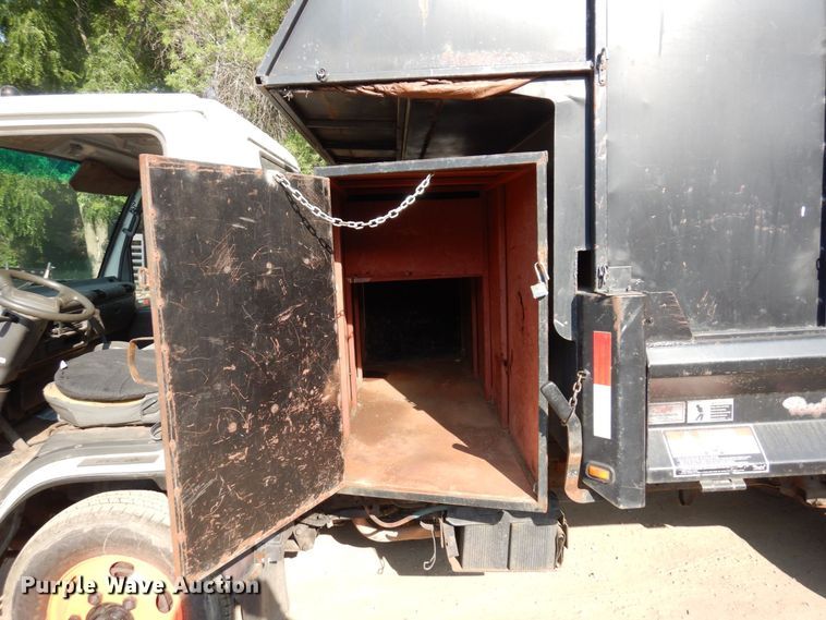 image for item AF9654 1996 Isuzu NPR  dump truck