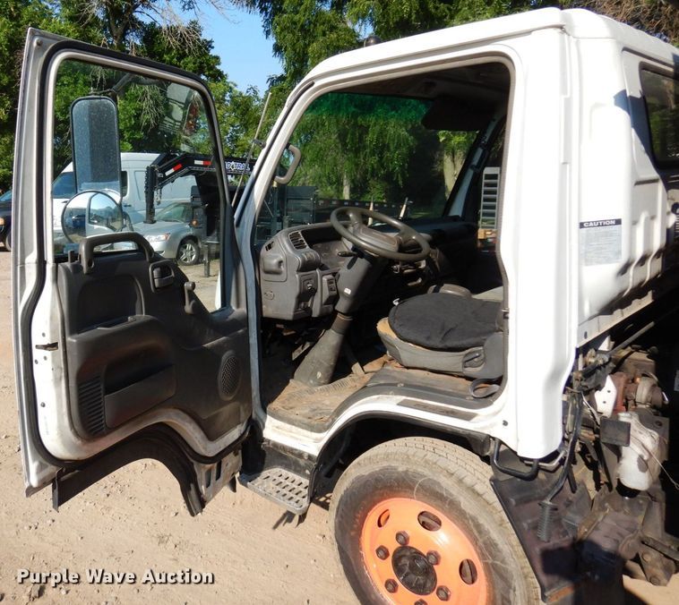 image for item AF9654 1996 Isuzu NPR  dump truck