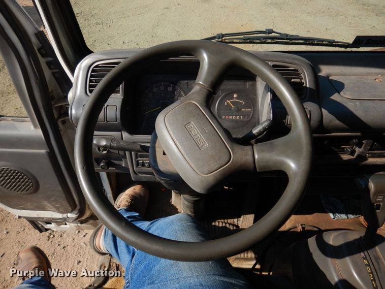 image for item AF9654 1996 Isuzu NPR  dump truck