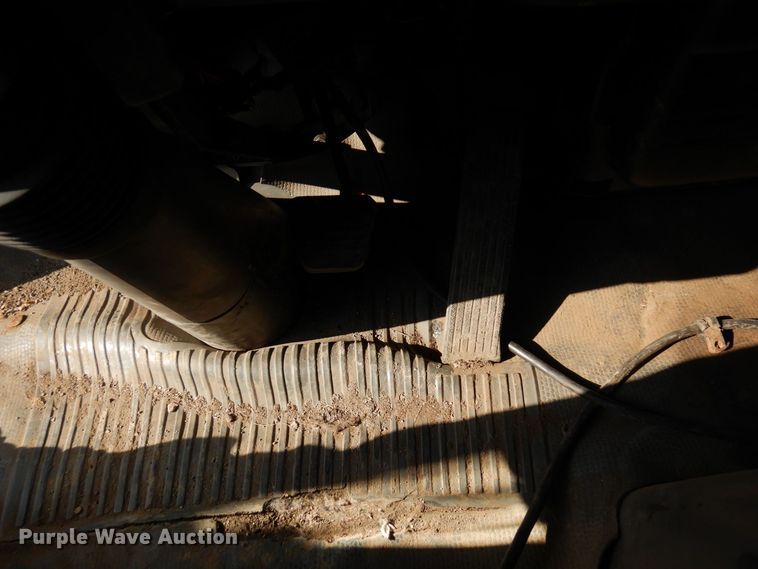 image for item AF9654 1996 Isuzu NPR  dump truck