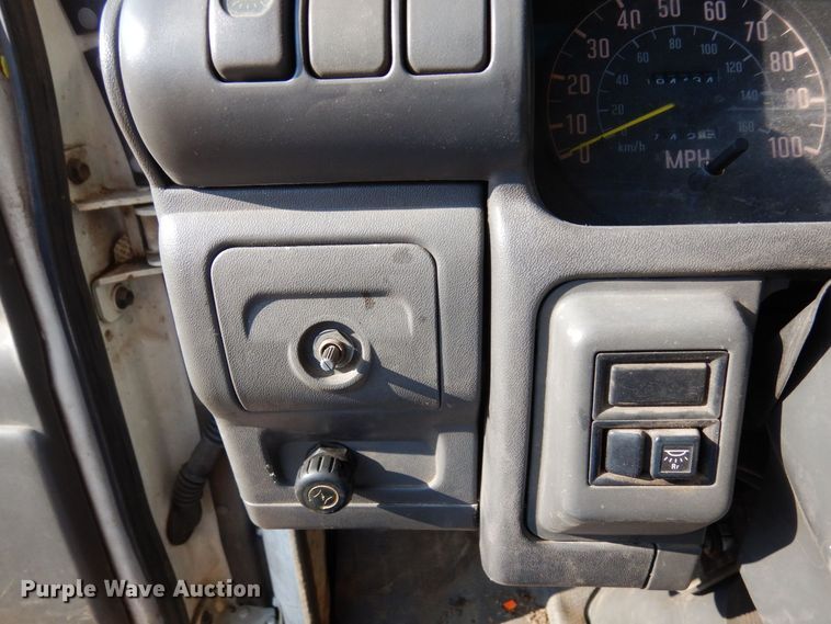 image for item AF9654 1996 Isuzu NPR  dump truck