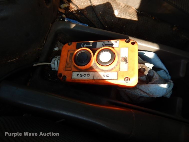 image for item AF9654 1996 Isuzu NPR  dump truck