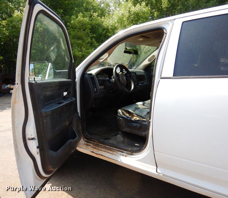 image for item AF9657 2012 Dodge Ram 4500HD  Crew Cab flatbed truck