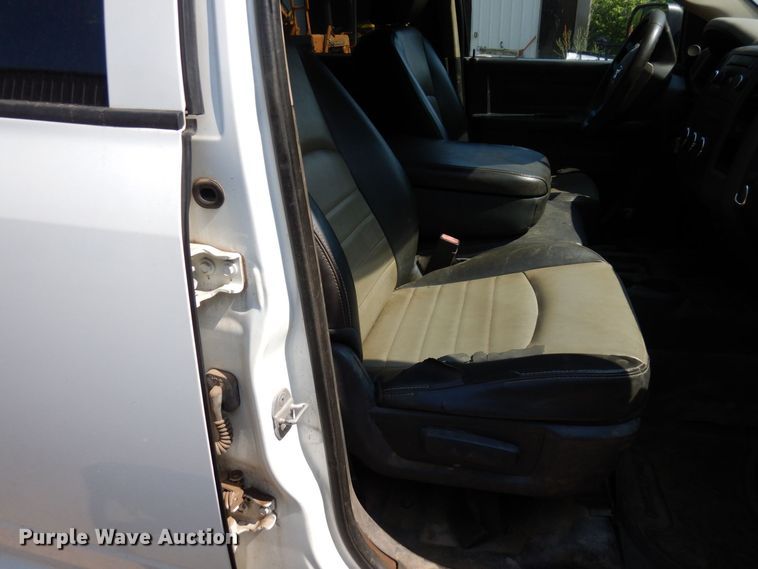 image for item AF9657 2012 Dodge Ram 4500HD  Crew Cab flatbed truck