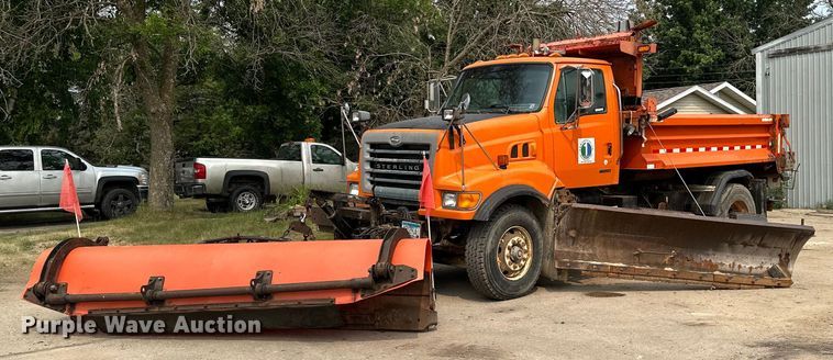 image for item AF9659 2001 Sterling L8500  dump truck