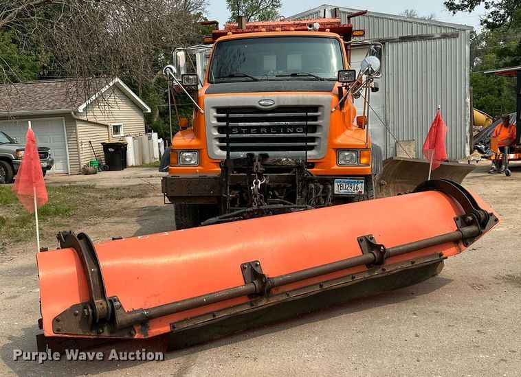 image for item AF9659 2001 Sterling L8500  dump truck