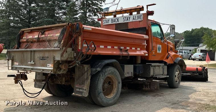 image for item AF9659 2001 Sterling L8500  dump truck