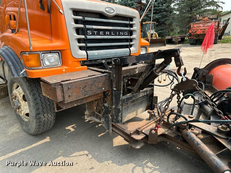 image for item AF9659 2001 Sterling L8500  dump truck