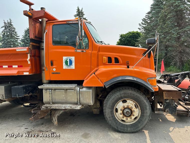 image for item AF9659 2001 Sterling L8500  dump truck
