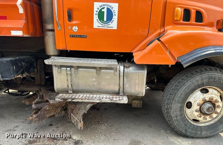 image for item AF9659 2001 Sterling L8500  dump truck