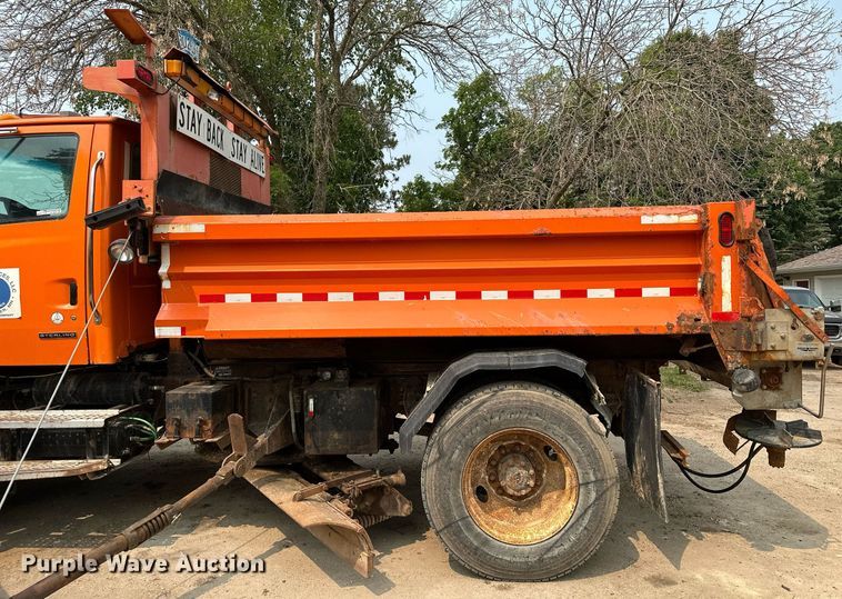 image for item AF9659 2001 Sterling L8500  dump truck