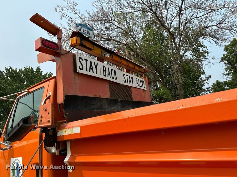 image for item AF9659 2001 Sterling L8500  dump truck